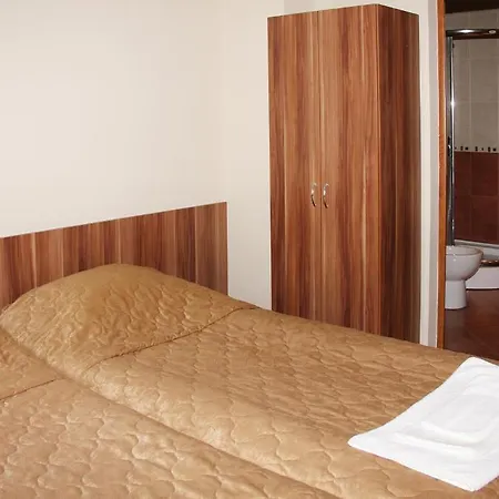 Guest House B&B *